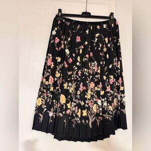 Leslie Fay Black A-Line Skirt with Floral Print
